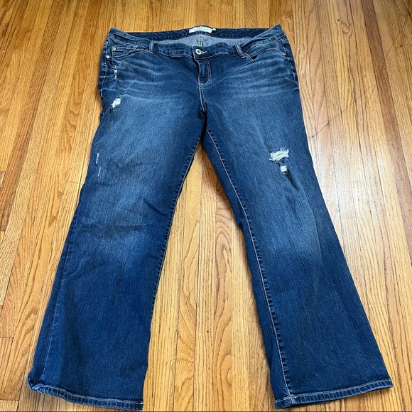 Torrid 22 Short Relaxed Boot Cut Jeans Womens Distressed Blue